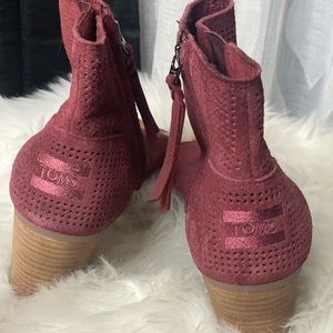 TOMS MAJORCA  Suede Peep Toe heel! Worn once! EXCELLENT condition!!